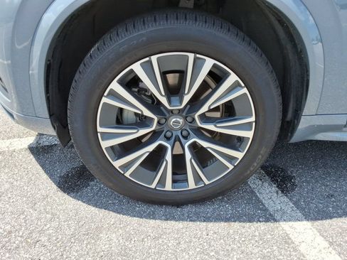 Used 2022 Volvo XC90 T5 Momentum w/ Protection Package Premier FWD image 9