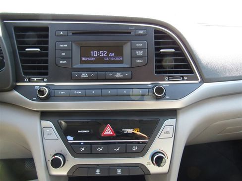 Used 2017 Hyundai Elantra SE w/ Cargo Package image 26