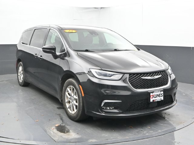 Used 2025 Chrysler Pacifica Select FWD image 6