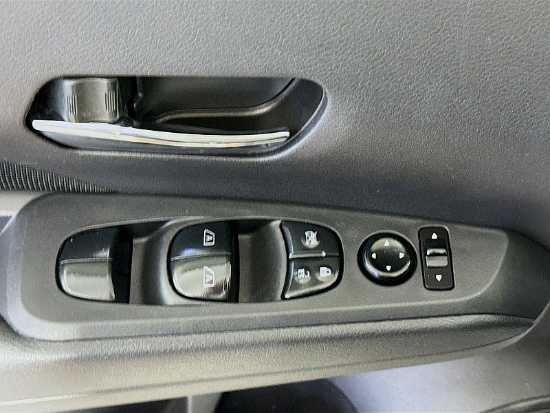 Used 2024 Nissan Kicks SV FWD image 18