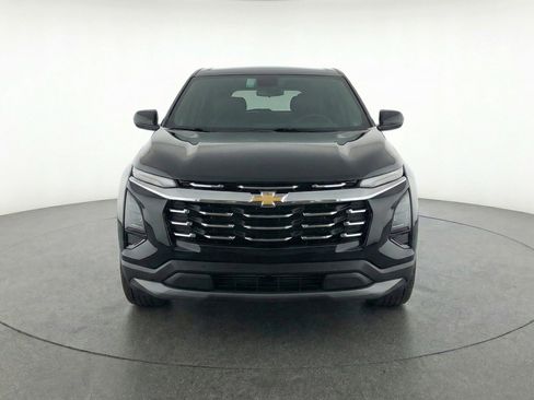 Used 2025 Chevrolet Equinox LT image 2