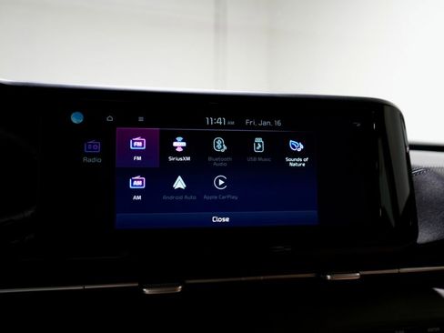 Used 2023 Kia Carnival EX image 18