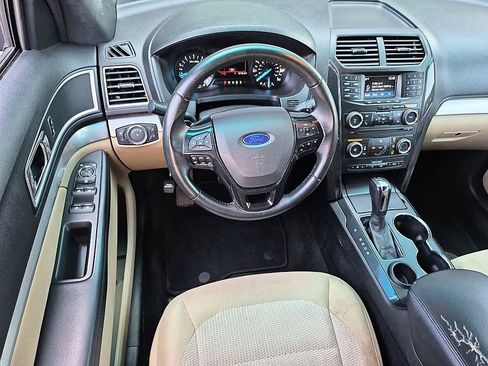 Used 2017 Ford Explorer XLT FWD image 29