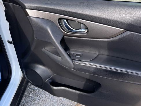 Used 2014 Nissan Rogue SV image 21