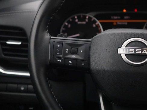 Used 2025 Nissan Rogue SV FWD image 10