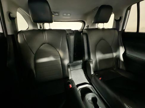 Used 2023 Toyota Highlander XLE FWD image 33