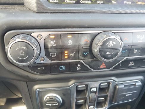 Used 2023 Jeep Wrangler Unlimited Sahara w/ Cold Weather Group AWD/4WD image 12