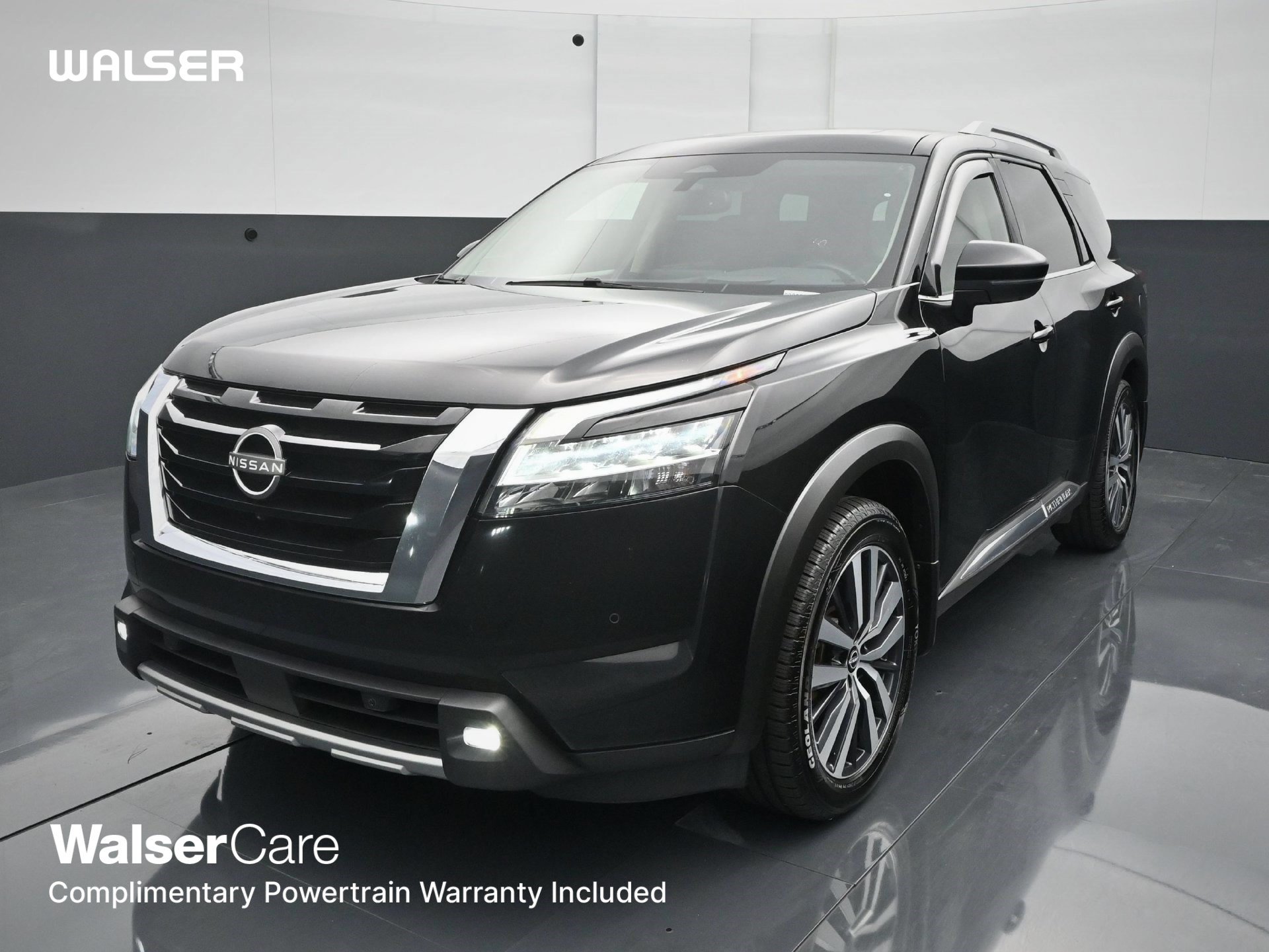Used 2022 Nissan Pathfinder Platinum AWD/4WD image 1