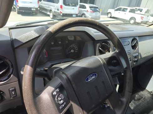 Used 2017 Ford F750 2WD Regular Cab Super Duty image 11