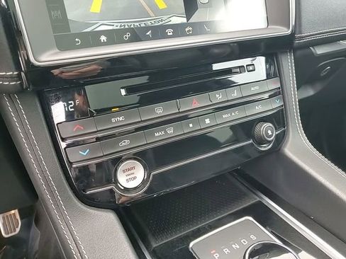 Used 2019 Jaguar F-PACE S image 23