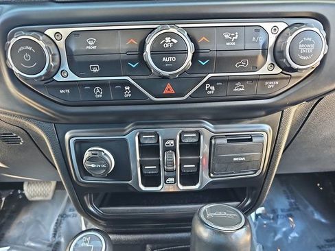 Used 2023 Jeep Gladiator Overland image 21