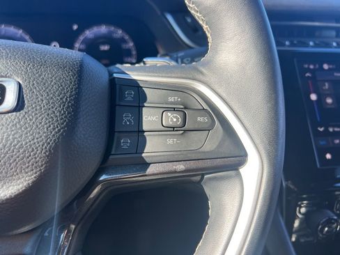 Used 2022 Jeep Grand Cherokee L Altitude image 17