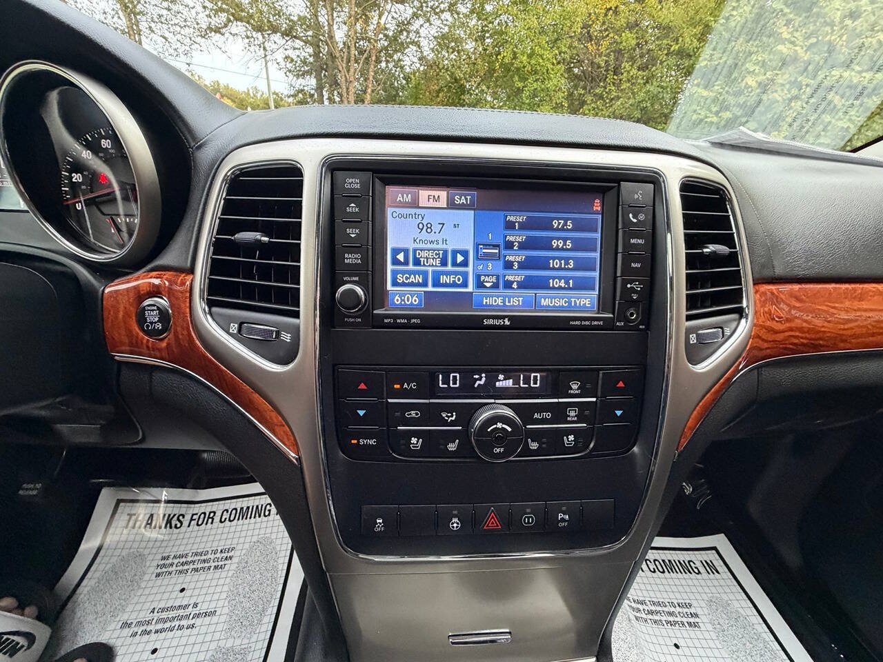Used 2011 Jeep Grand Cherokee Overland AWD/4WD image 17