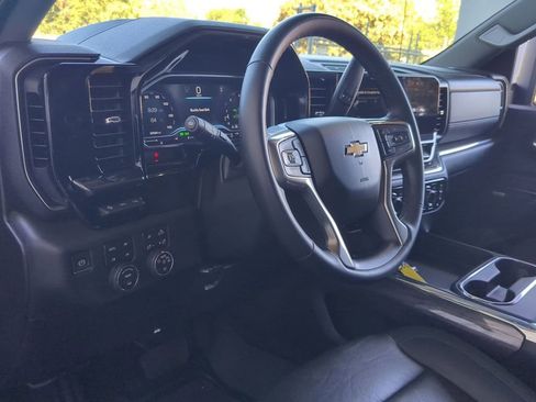 Used 2024 Chevrolet Silverado 2500 LTZ w/ LTZ Convenience Package image 18