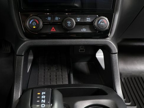 Used 2024 Ford Ranger Lariat w/ FX4 Off-Road Package image 9