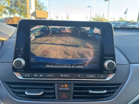 Certified 2025 Nissan Altima 2.5 SR image 18