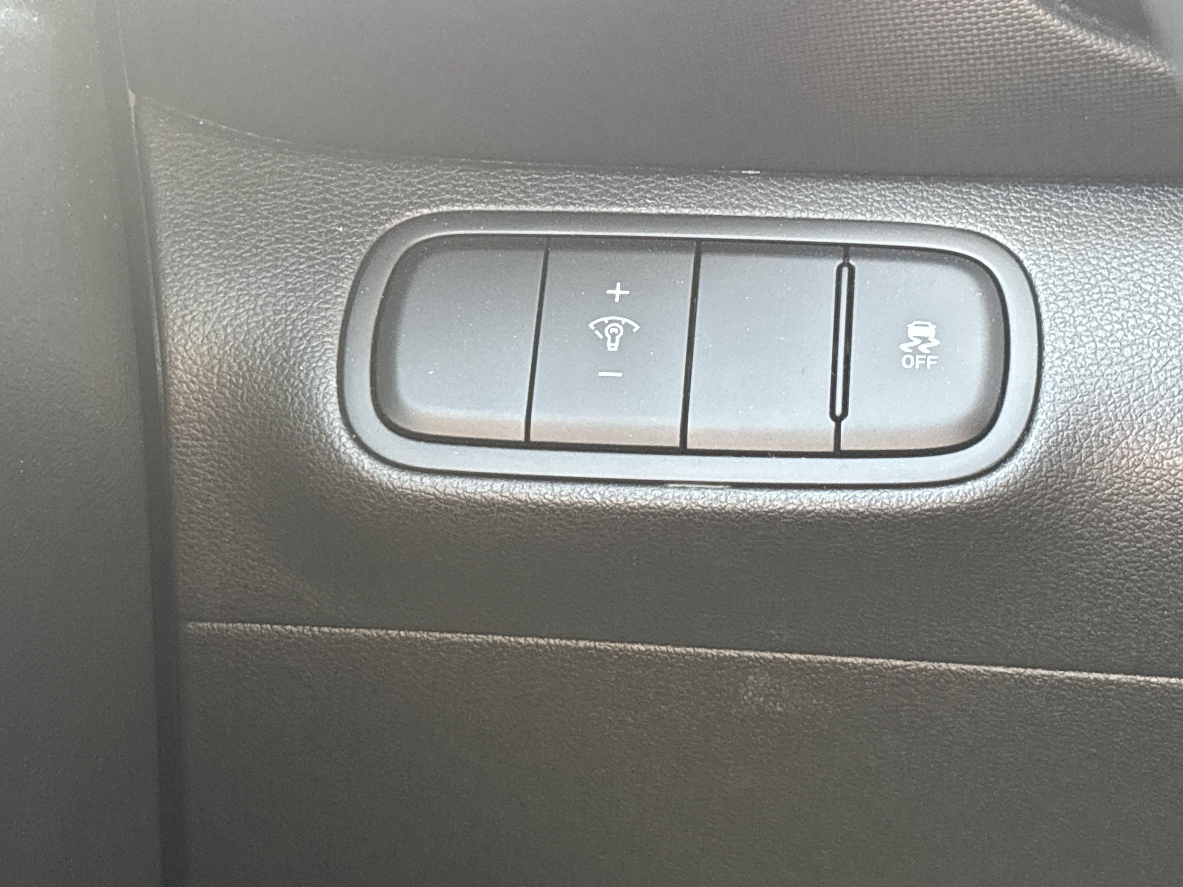 Used 2025 Hyundai Venue SEL FWD image 10
