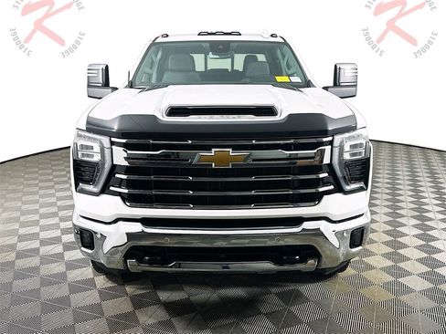 Used 2024 Chevrolet Silverado 3500 LTZ image 2