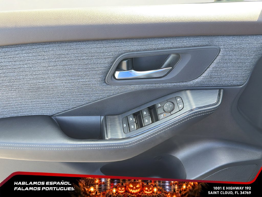 Used 2023 Nissan Rogue SV FWD image 11