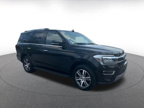 Used 2024 Ford Expedition Limited AWD/4WD image 2