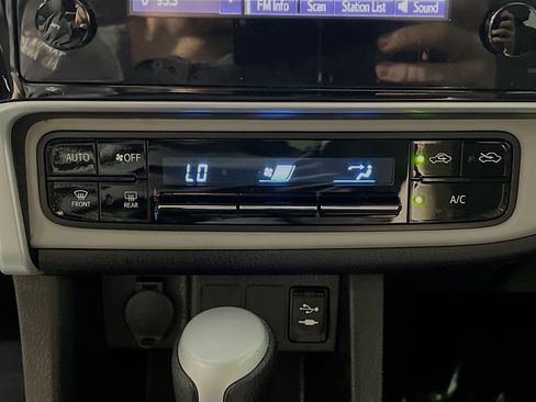 Used 2019 Toyota Corolla LE FWD image 26