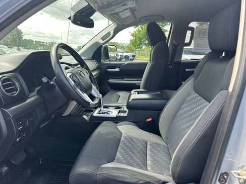 Used 2018 Toyota Tundra SR5 w/ SR5 Upgrade Package AWD/4WD image 13