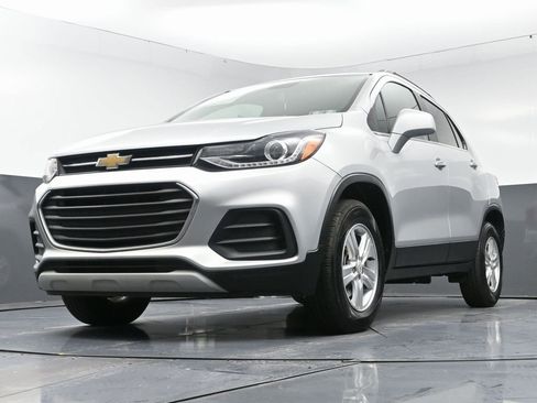 Used 2019 Chevrolet Trax LT w/ LT Convenience Package image 45