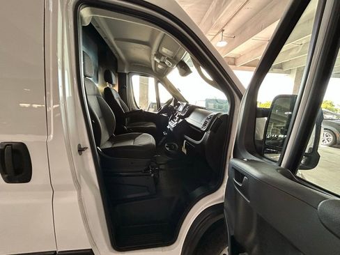 Used 2025 RAM ProMaster 2500 w/ Convenience Group image 24