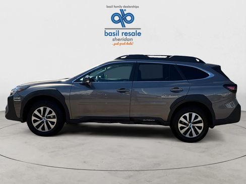 Used 2024 Subaru Outback Premium AWD/4WD image 3