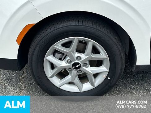 Used 2025 Kia Soul LX w/ LX Technology Package FWD image 12