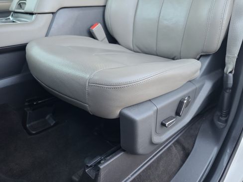 Used 2019 Ford Expedition XLT w/ Equipment Group 202A RWD image 15