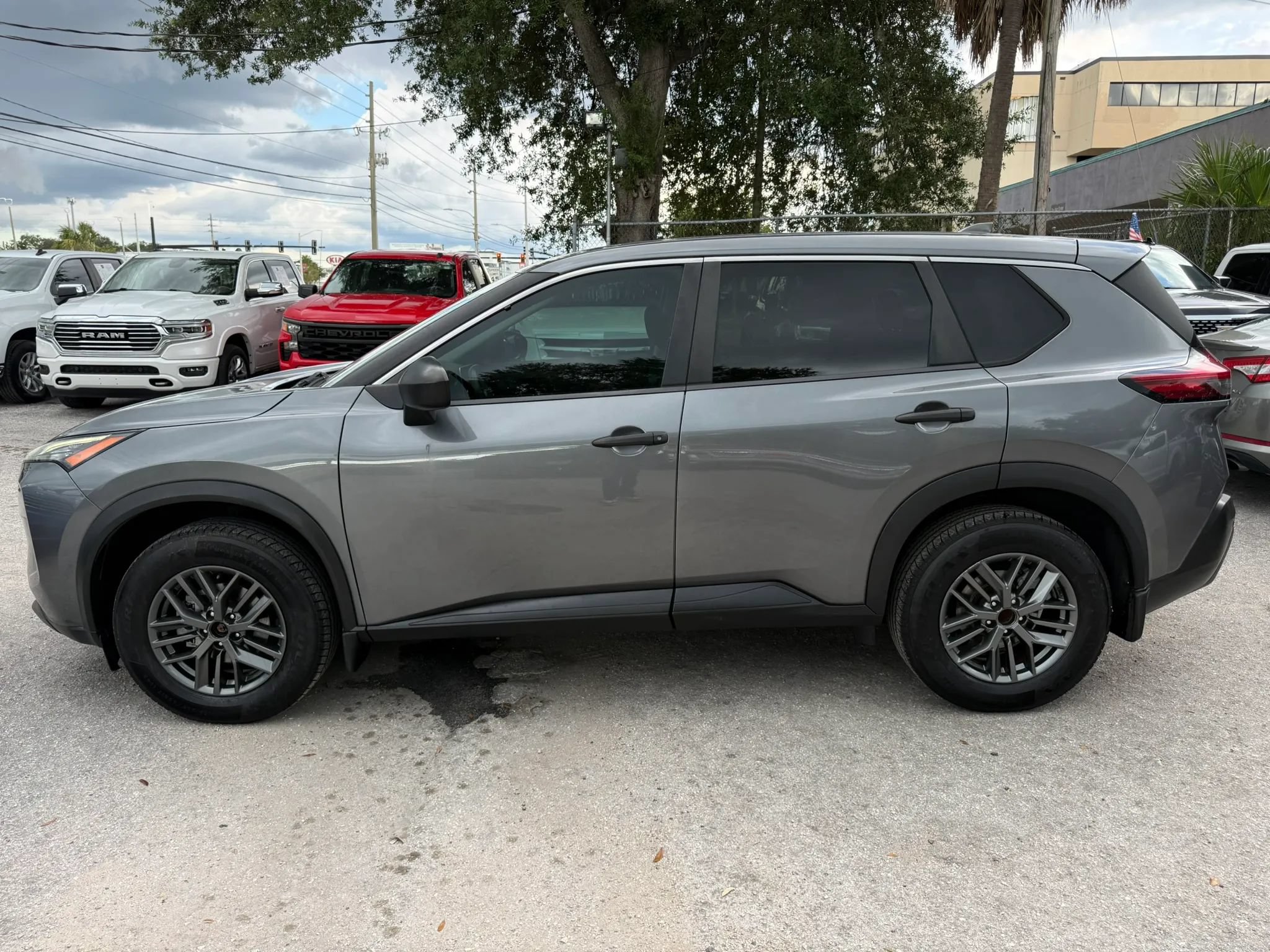 Used 2021 Nissan Rogue S FWD image 4