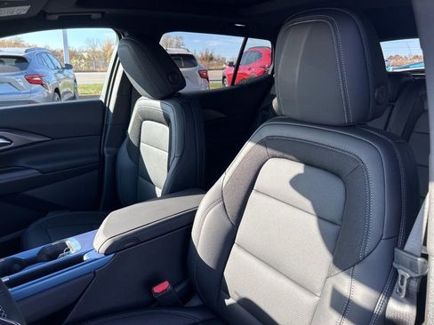New 2026 Chevrolet Equinox EV LT w/ LPO, Blackout Package FWD image 16