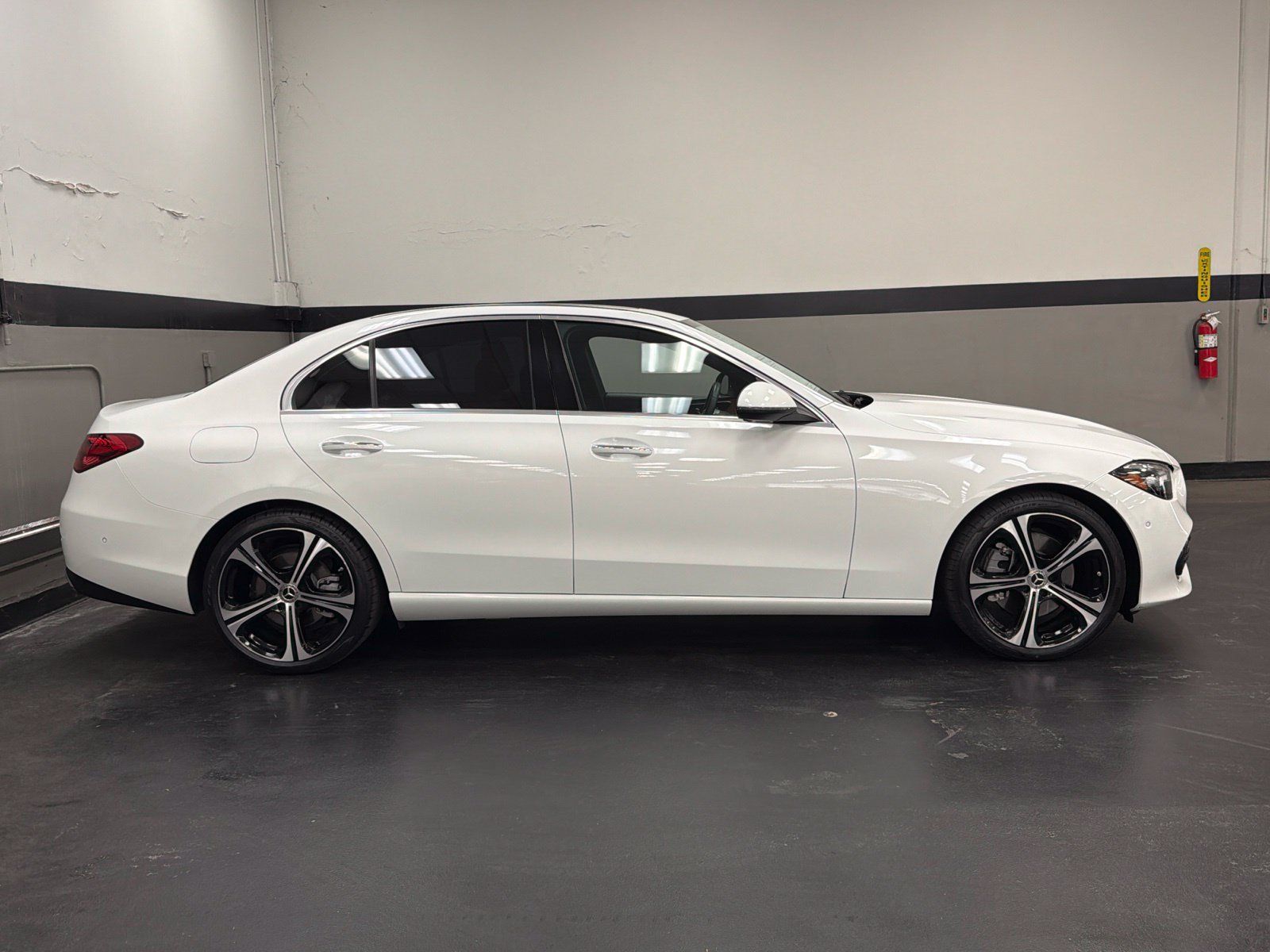 Used 2024 Mercedes-Benz C 300 Sedan image 3