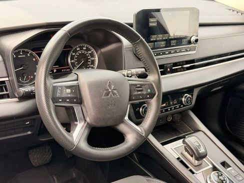 Used 2024 Mitsubishi Outlander SE AWD/4WD image 15