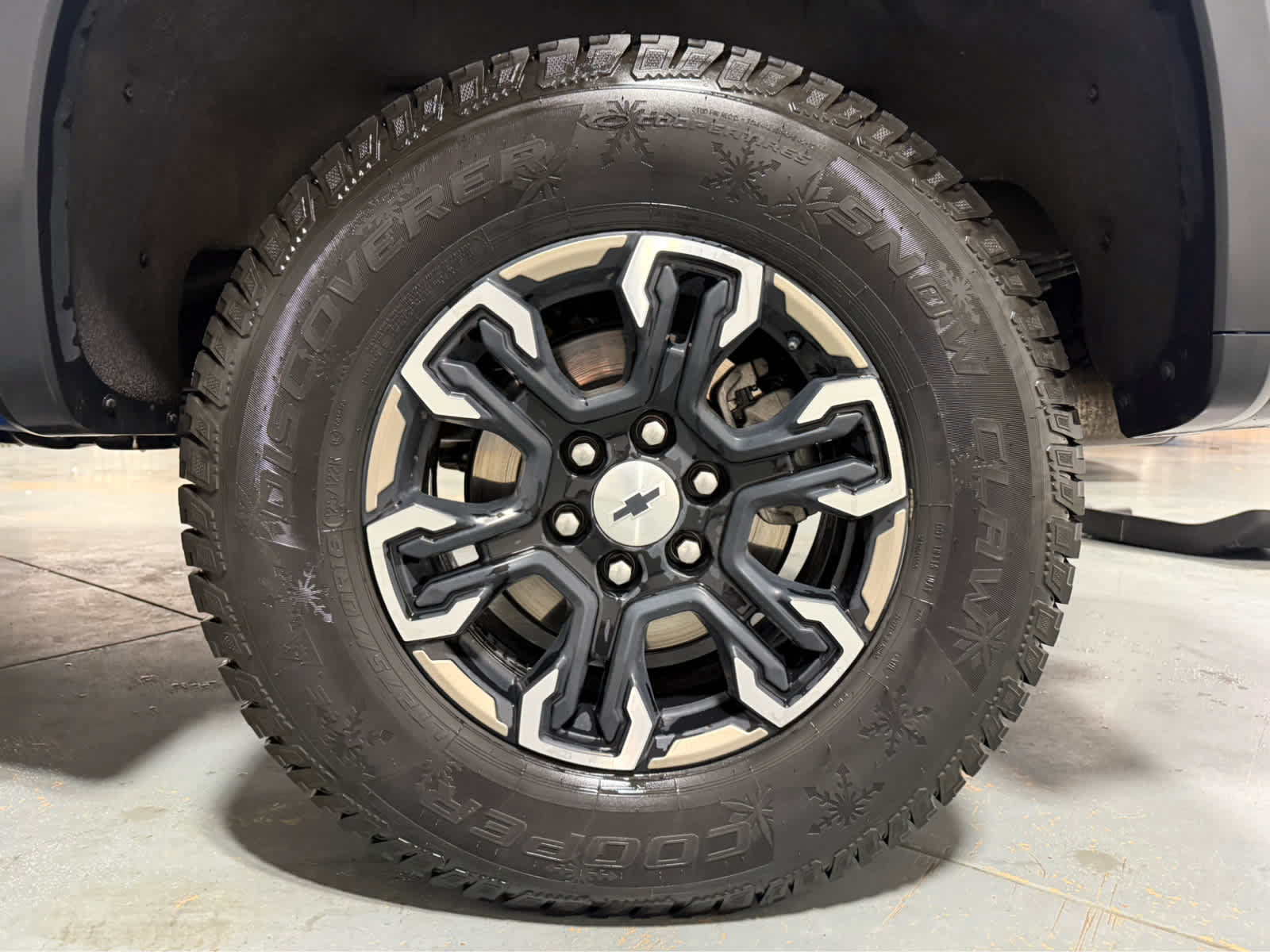 Used 2023 Chevrolet Silverado 1500 ZR2 w/ Technology Package AWD/4WD image 10