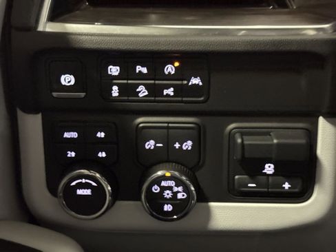 Used 2025 Chevrolet Tahoe Premier AWD/4WD image 19