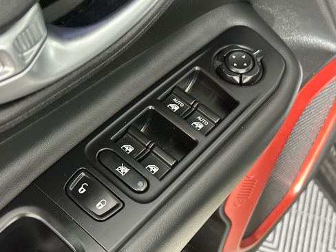 Used 2017 Jeep Renegade Trailhawk AWD/4WD image 17