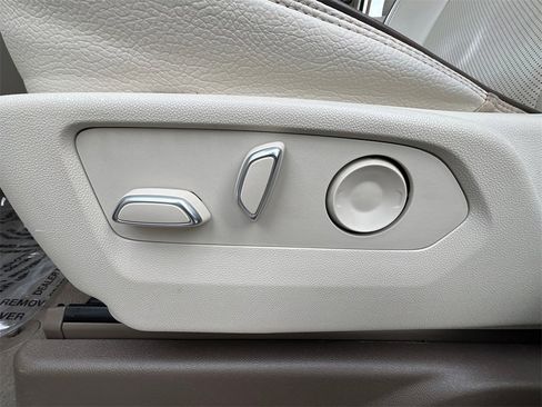 Used 2022 GMC Yukon Denali w/ Denali Premium Package image 30