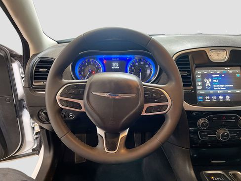 Used 2023 Chrysler 300 Touring RWD image 11