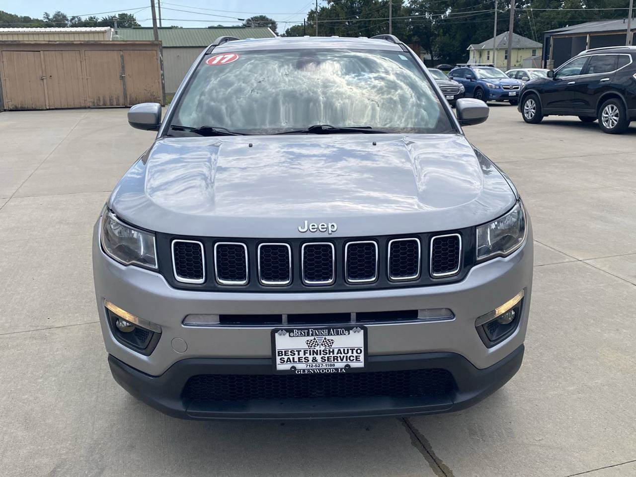 Used 2017 Jeep Compass Latitude w/ Popular Equipment Group AWD/4WD image 3