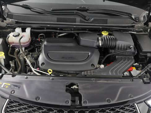 Used 2024 Chrysler Pacifica Touring-L FWD image 48