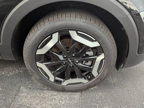 Used 2025 Kia Telluride EX w/ EX Captain's Chair Package FWD image 11