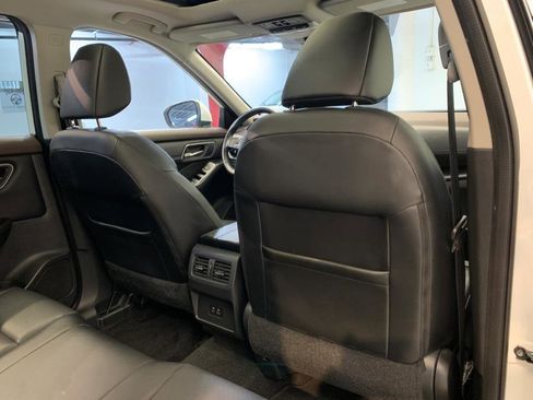 Used 2021 Nissan Rogue SV w/ Premium Package image 46