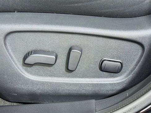 Used 2020 Nissan Rogue SV w/ Premium Package image 16