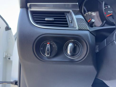 Used 2015 Porsche Macan Turbo image 10