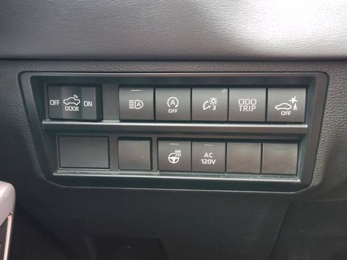 Used 2023 Toyota Tundra Platinum AWD/4WD image 22