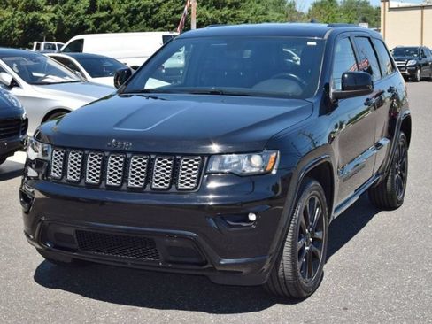 Used 2020 Jeep Grand Cherokee Laredo AWD/4WD image 2