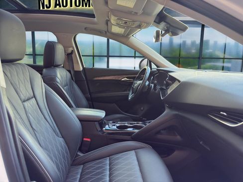 Used 2023 Buick Envision Avenir image 18