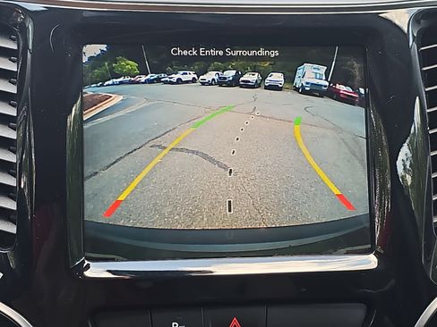 Used 2019 Jeep Cherokee Limited AWD/4WD image 24